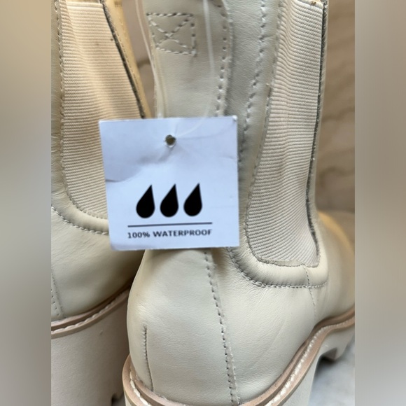 Dolce Vita Hawk H2O Waterproof Ivory
Leather Chelsea Bootie Brand New size 7.5 - Picture 3 of 7